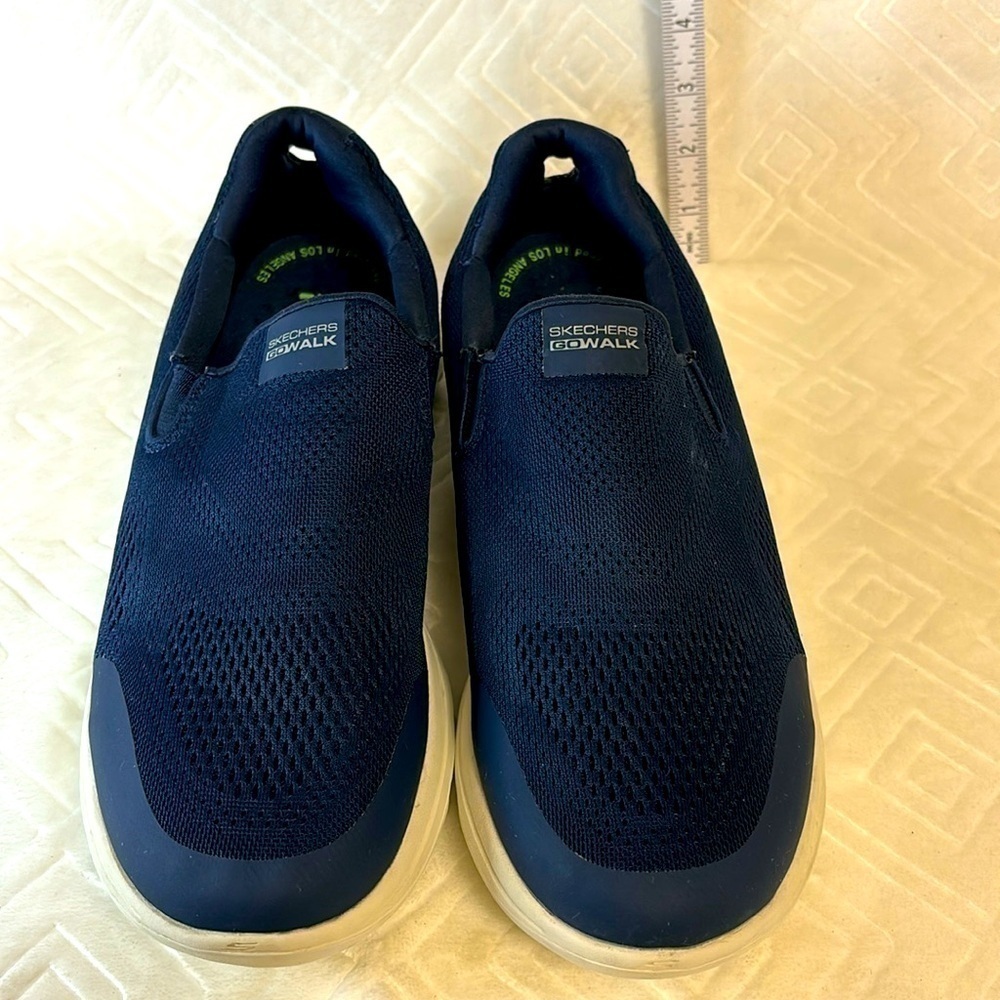 Sketchers go walk lightweight blue sneakers